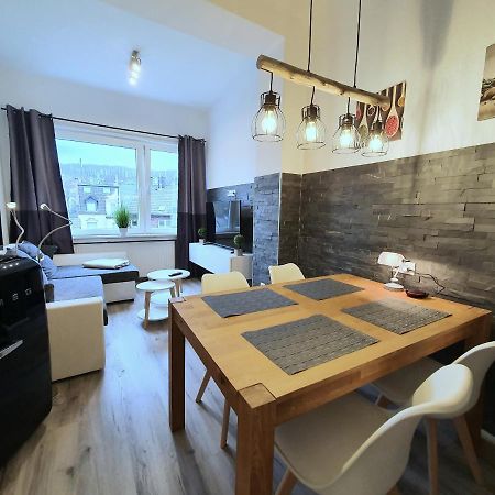 Moderne Wohlfuehloase Zentral In Seenaehe - Pillow Menu, 2 Stk 55" Smart Tvs, Netflix, Disneyplus Uvm Wetter  Exterior photo